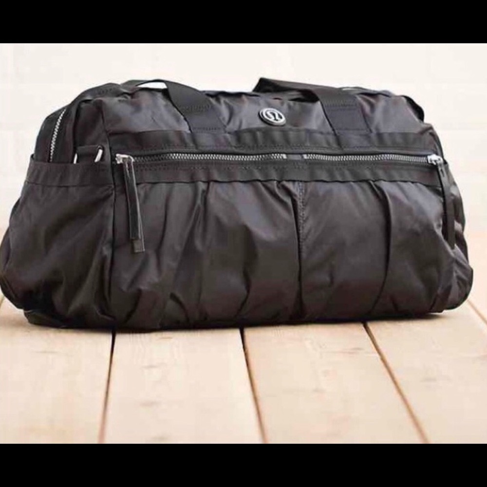 Lululemon Gym To Win duffle black bag